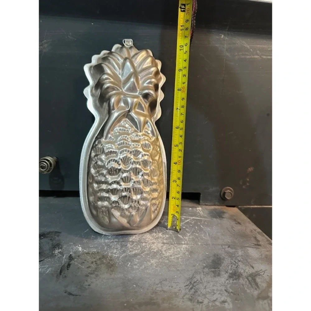 Vintage Aluminum Pineapple Mold Wall Hanging‎ Kitchen Decor Pink Tone 10.5 Inch